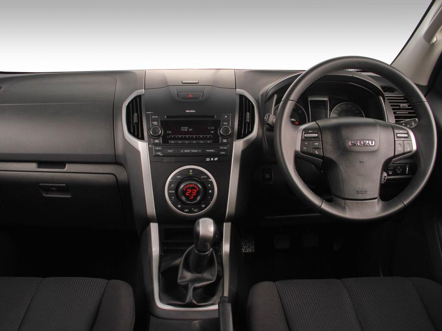  Isuzu KB 300 Extended Cab 2013 года  (фото 6 из 12)
